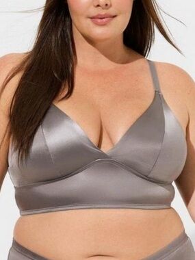 Torrid Lightly Lined Shine Bralette Silver Filigree V-Neck Wire Free Lingerie 2X